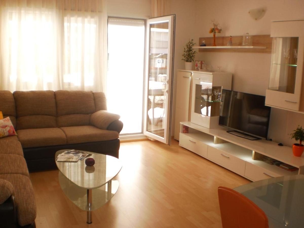 Apartment Lana Omis Exterior photo