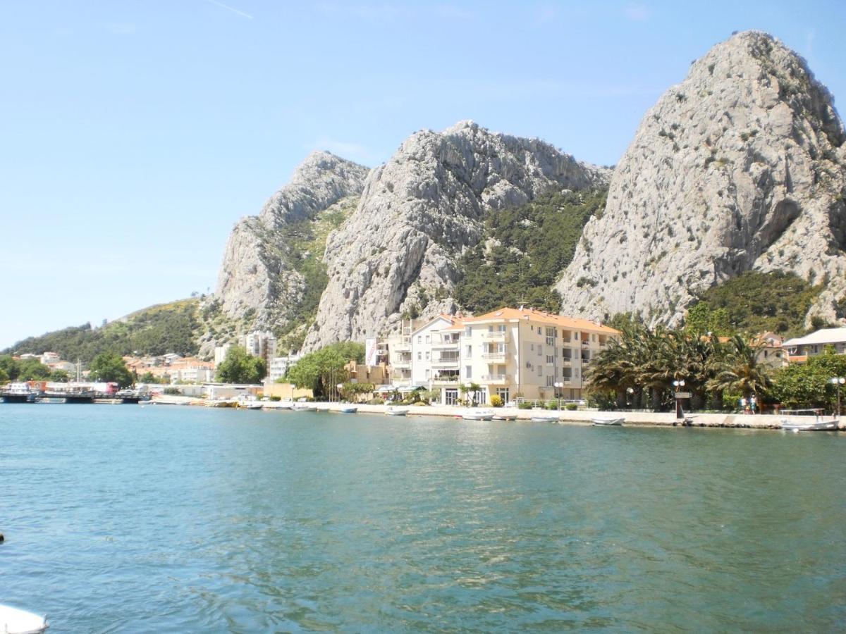 Apartment Lana Omis Exterior photo